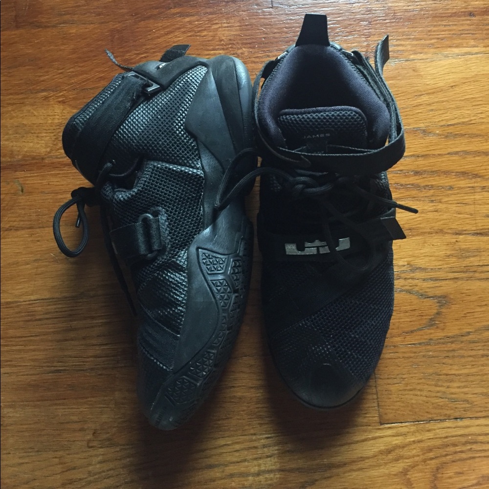 NIKE Lebrons