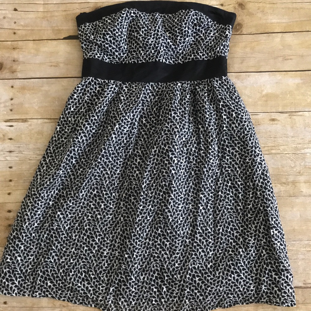 Emmelee black and white strapless dress