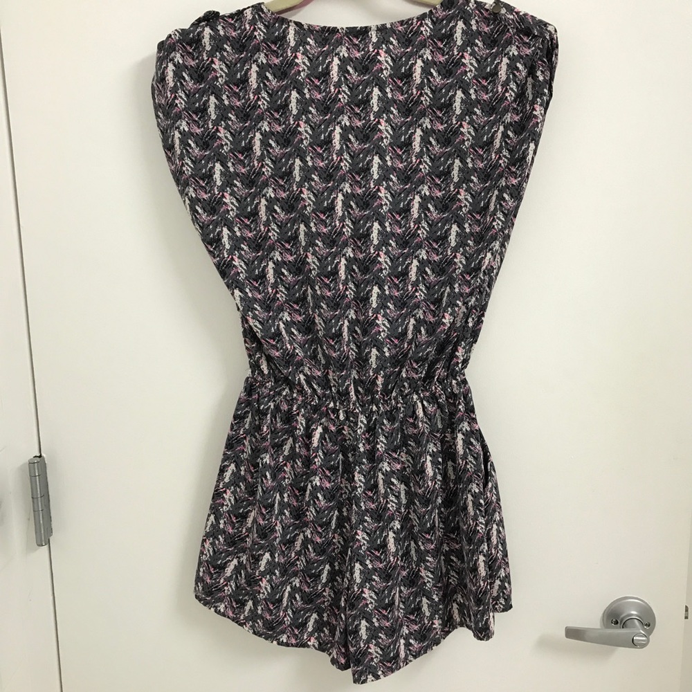 Patterned Romper - Picture 2 of 3
