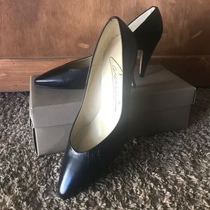 Caressa High heel deep navy Blue Shoes Size 9