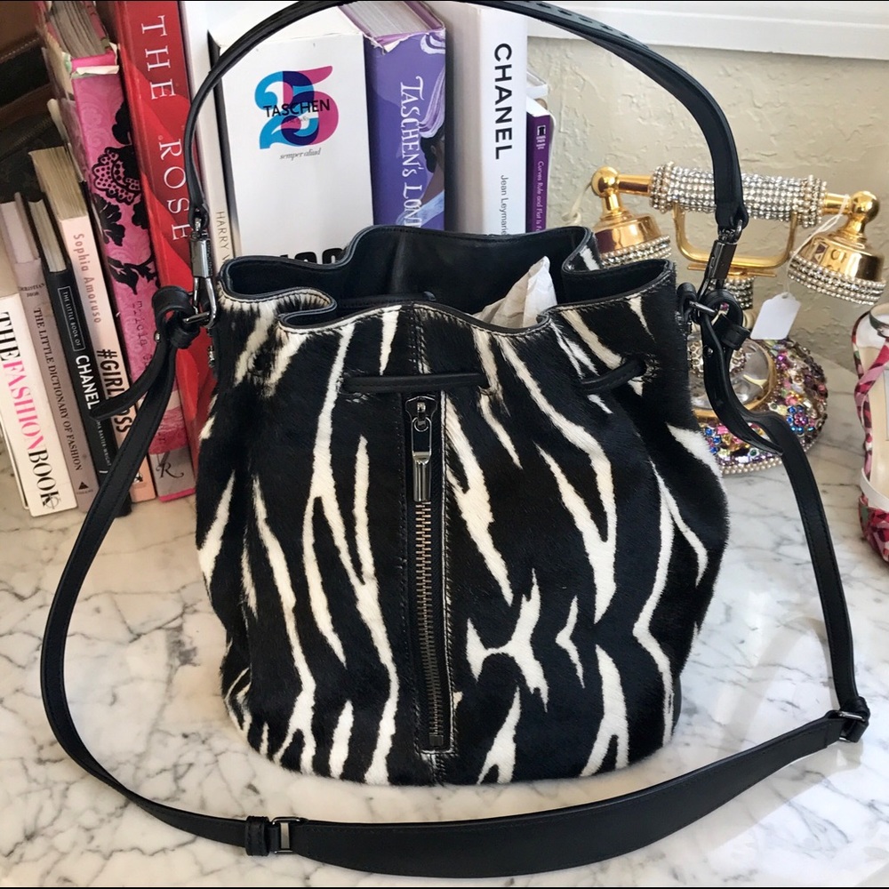 Elizabeth and James ‘Cynnie’ bucket bag - Picture 2 of 7