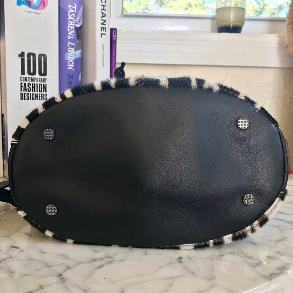 Elizabeth and James ‘Cynnie’ bucket bag - Picture 4 of 7