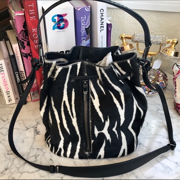 Elizabeth and James ‘Cynnie’ bucket bag - Picture 2 of 7