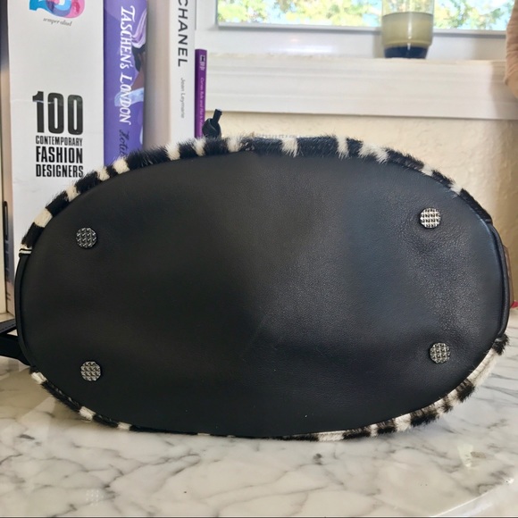 Elizabeth and James ‘Cynnie’ bucket bag - Picture 4 of 7