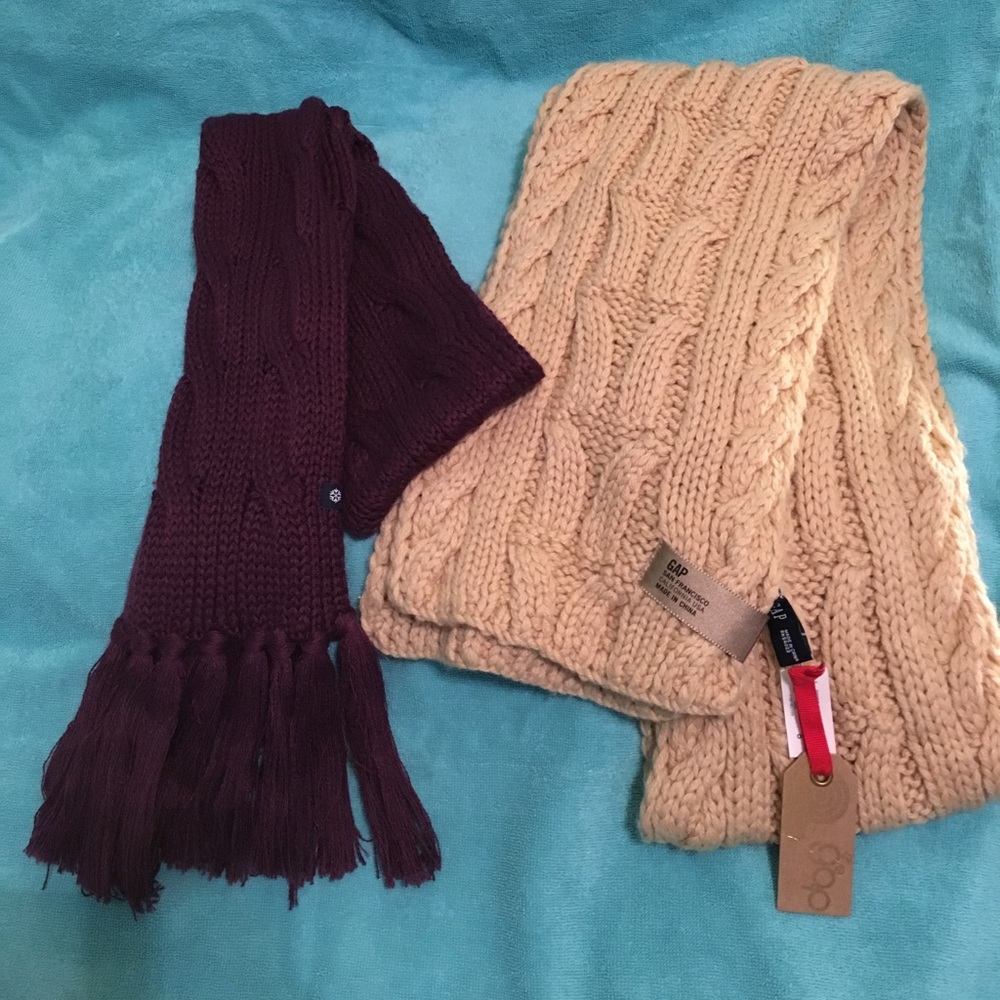 Two Gap Woman’s Knit Scarfs