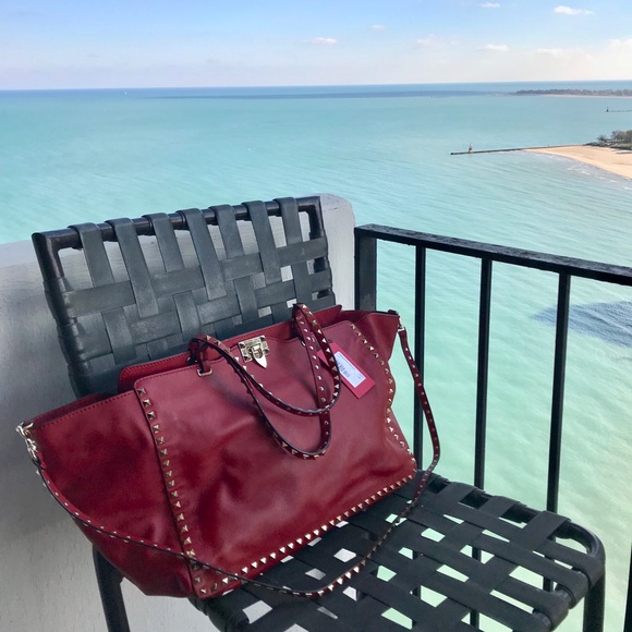 Valentino Handbags - 🚫⛔️SOLD⛔️🚫Valentino large rockstud trapeze tote