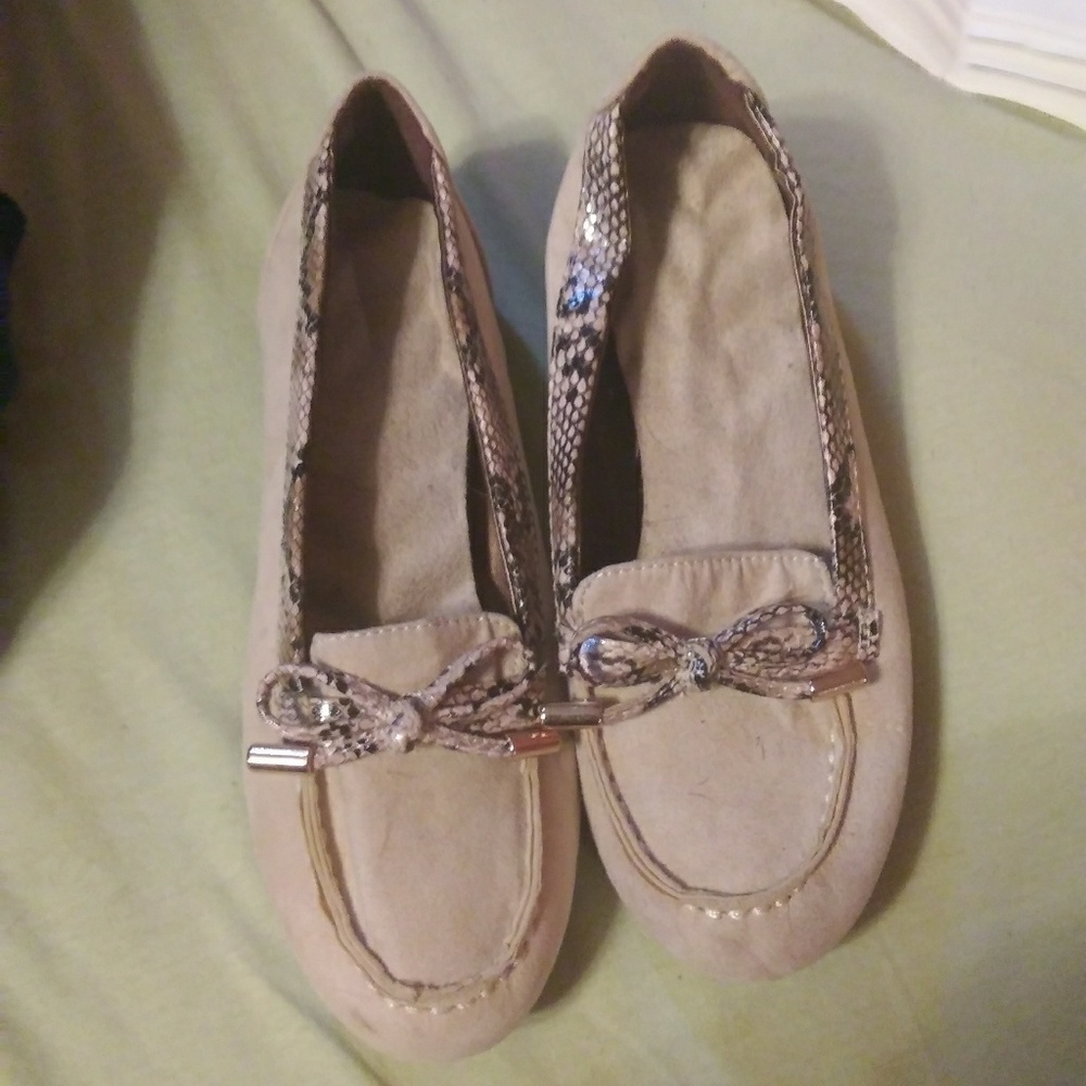 Women's shoes