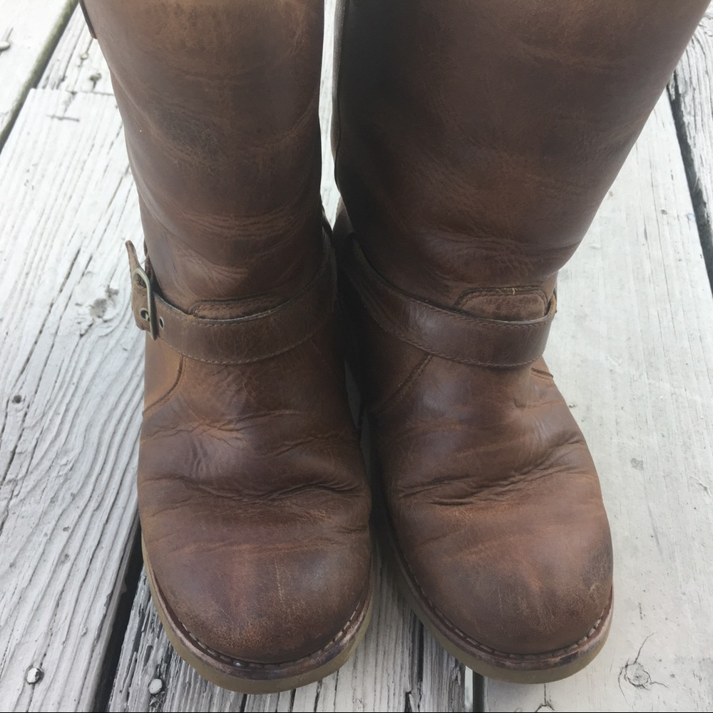 Uggs Leather uggs size 5