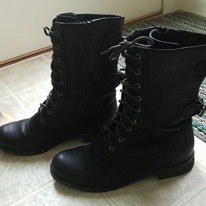 Combat boots