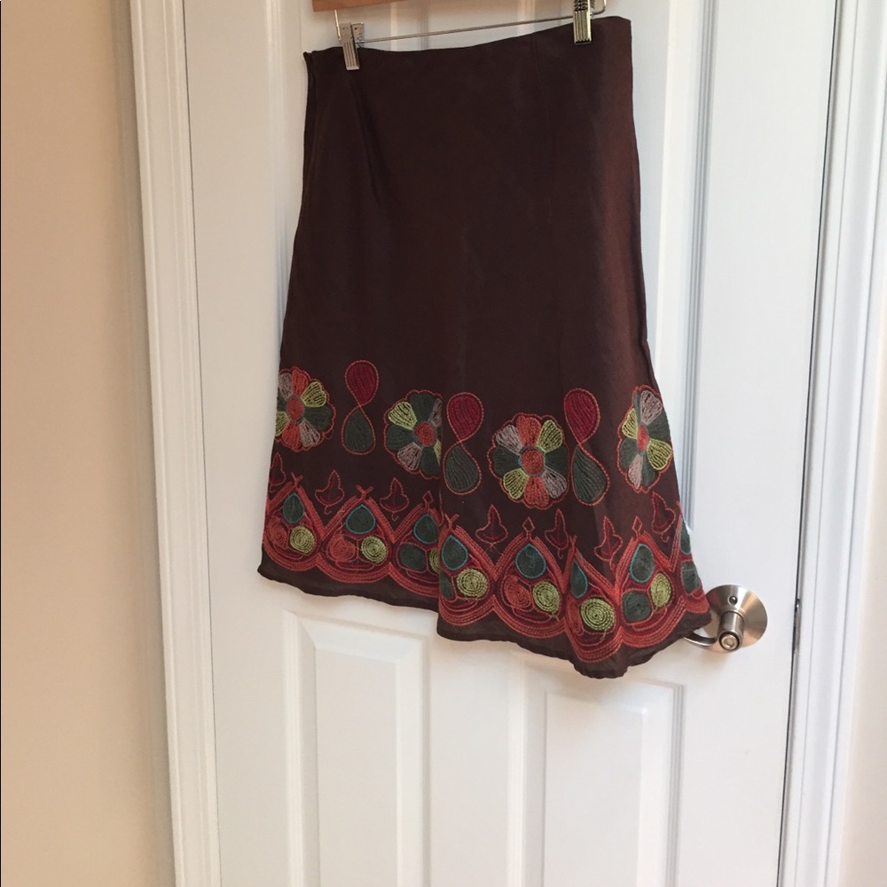 Anne Carson brown linen embroidered skirt. - Picture 2 of 4
