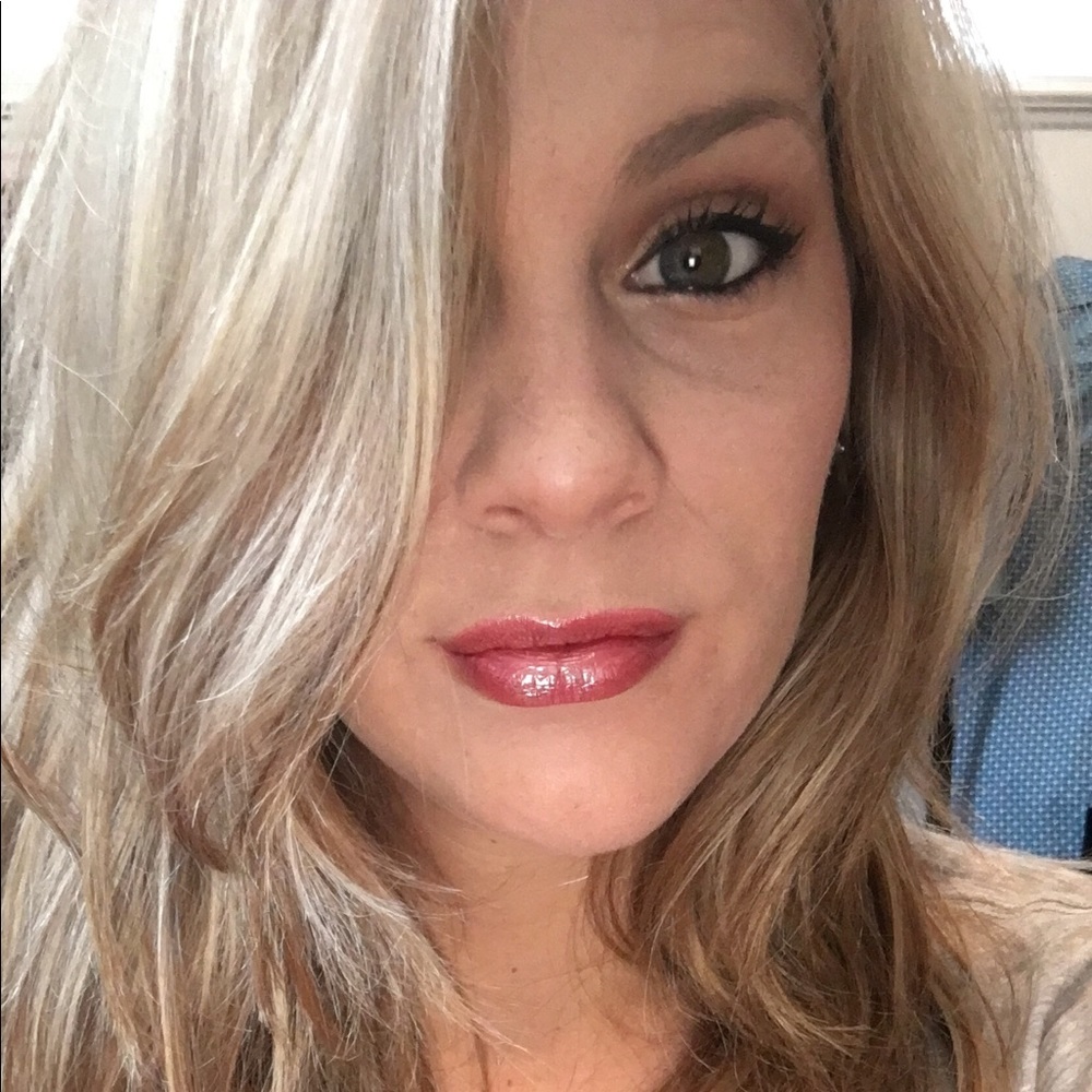 Meet your Posher, Cassandra