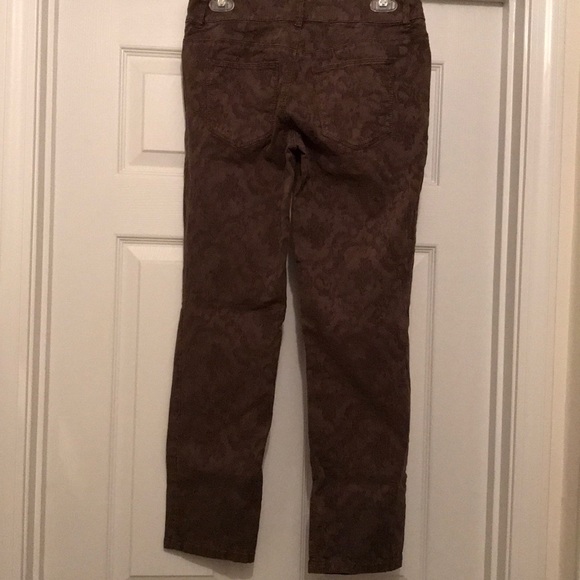 ‼️LAST DAY‼️ Chico’s Floral Patterned Pants - Picture 4 of 8