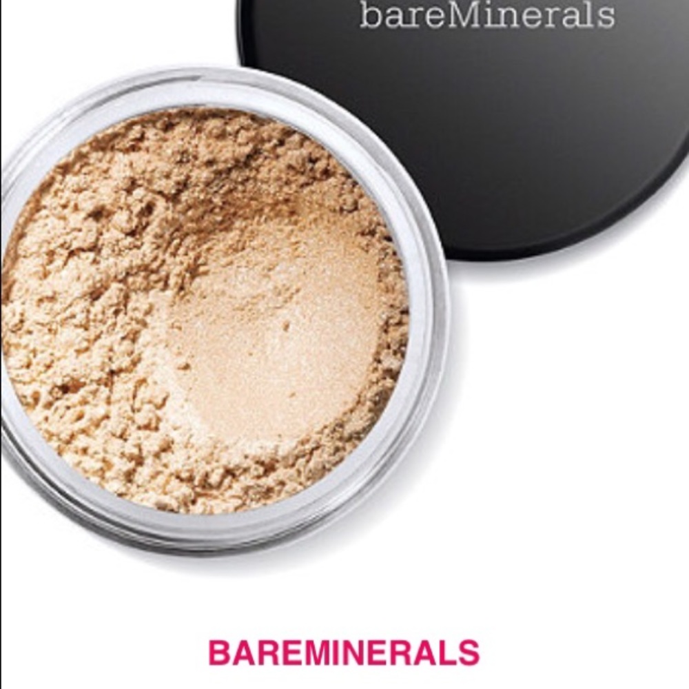 bareMinerals Glimmer Eyeshadow in “Queen Phyllis”