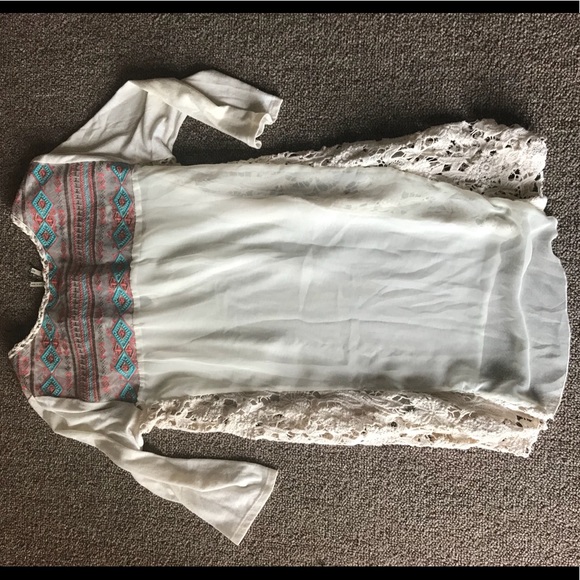 Bke cream blouse lace sides - Picture 3 of 3