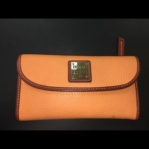 Dooney & Bourke wallet