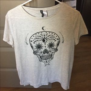 Divided H&M skull top