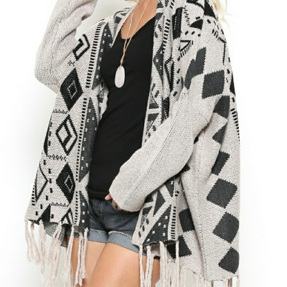 🔴5/$30! Aztec Black and Cream Fringe Cardigan - Picture 2 of 8