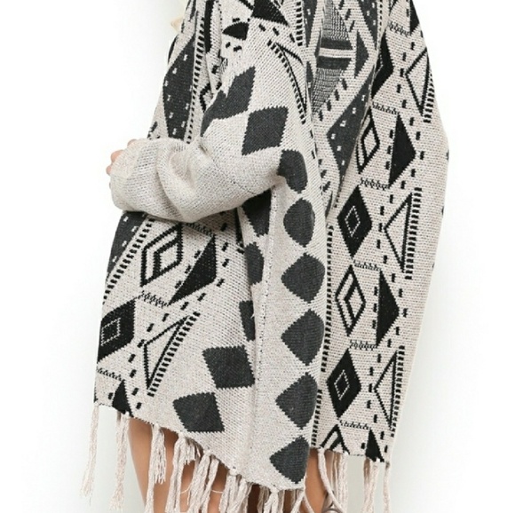🔴5/$30! Aztec Black and Cream Fringe Cardigan - Picture 3 of 8