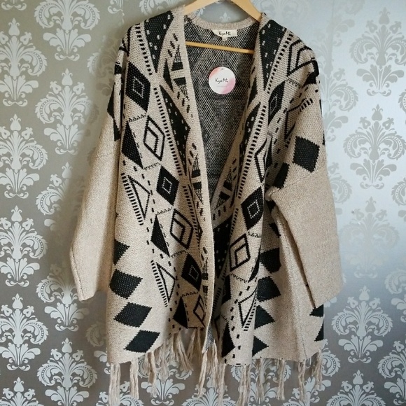 🔴5/$30! Aztec Black and Cream Fringe Cardigan - Picture 6 of 8