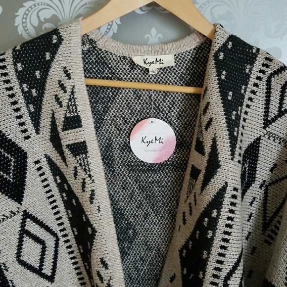 🔴5/$30! Aztec Black and Cream Fringe Cardigan - Picture 7 of 8