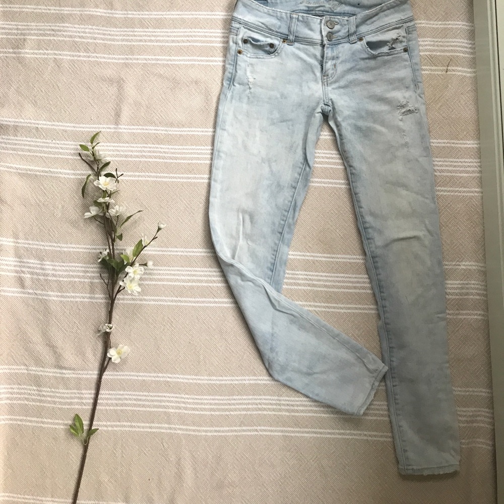White-wash American eagles jeans