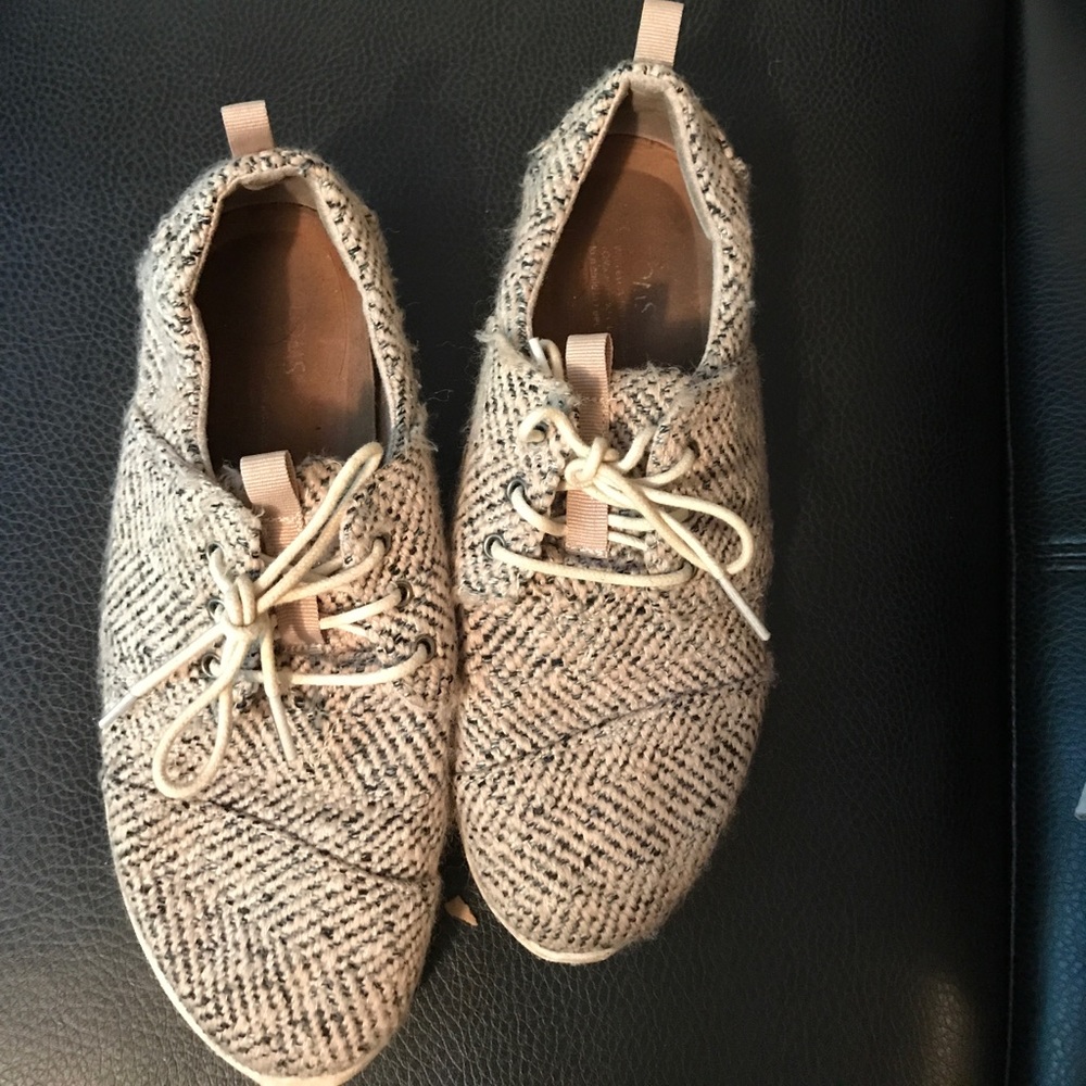 Tom sneakers
