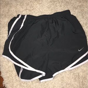 BLACK NIKE SHORTS