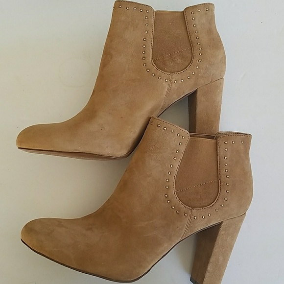 Ralph Lauren Suede Stud Detail Block Heel - Picture 5 of 5