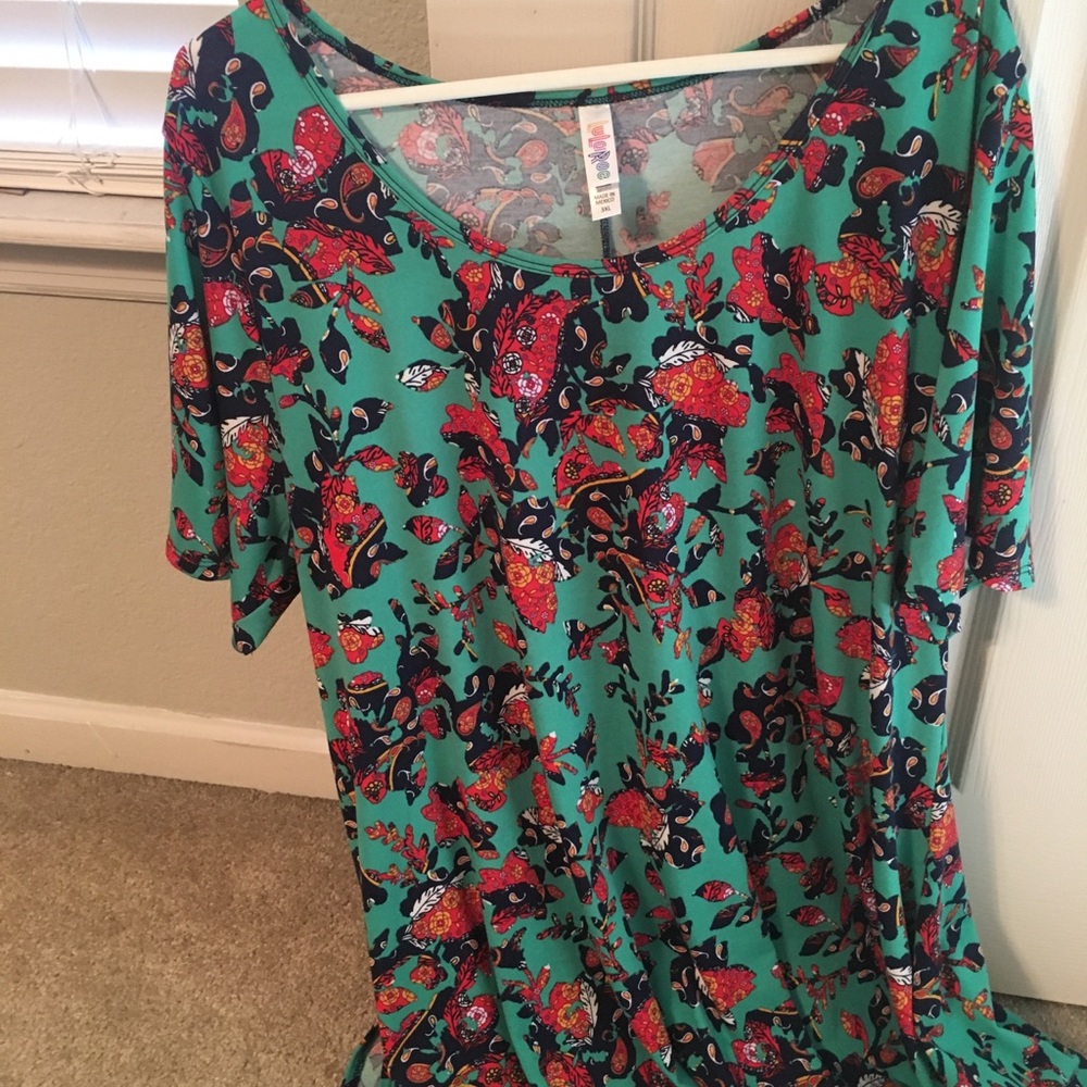 LuLaRoe Perfect Tee- Only Worn Once!!