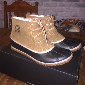 Sorel Out n about boots size 9