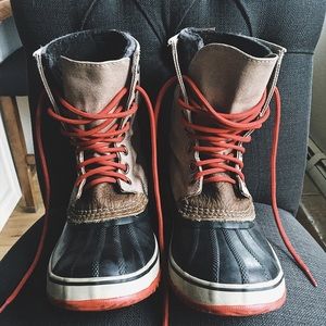 Navy/black, tan and red Sorels. Like new!