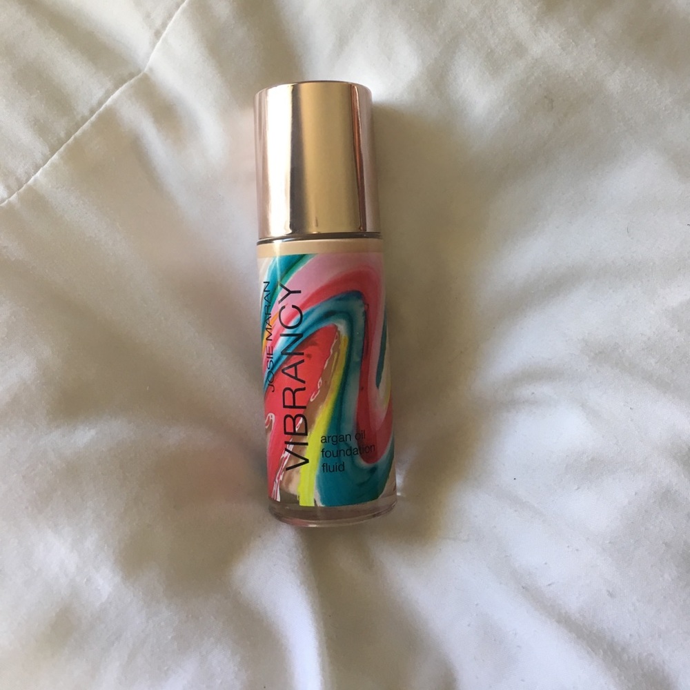 Josie Maran Vibrancy foundation