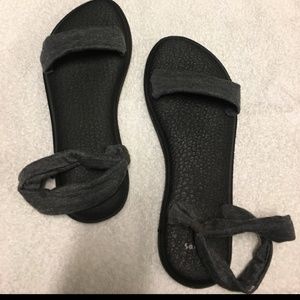 Sanuk sandles