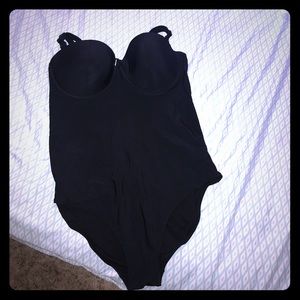 One piece swim suit 🏊🏼‍♀️ 🖤