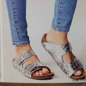 Sam & Libby Ashland Sandal in Metal Silver
