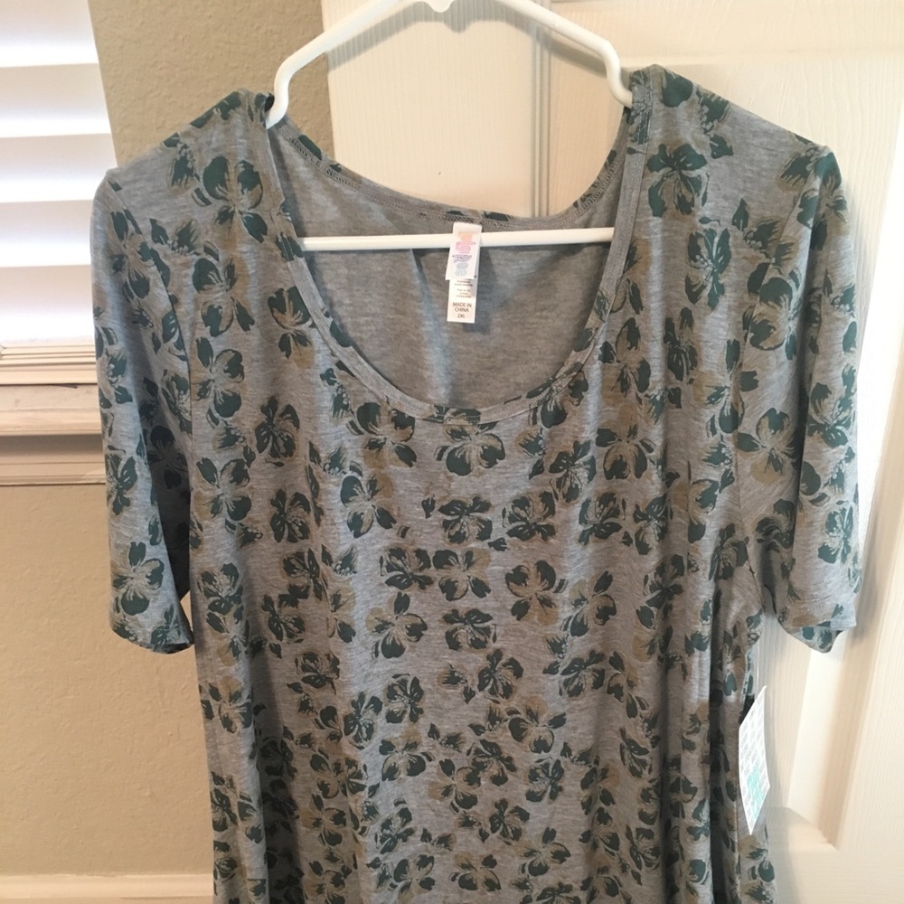BNWT LuLaRoe Perfect Tee
