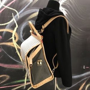 NWOT Pet Carrier Backpack Purse w/Removable Straps