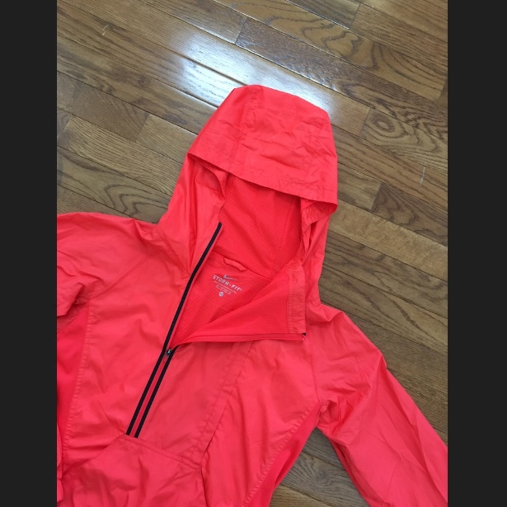 Women’s Nike STORM-FIT Wind Breaker
