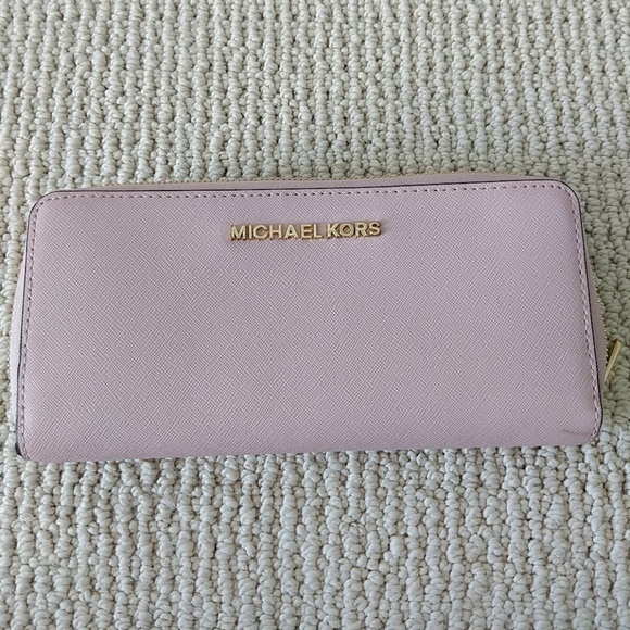 Michael Kors Handbags - Michael Kors wallet