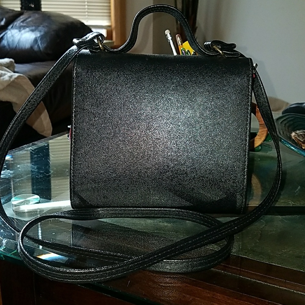 ⭐ Vintage Red & Black Crossbody - Picture 2 of 8