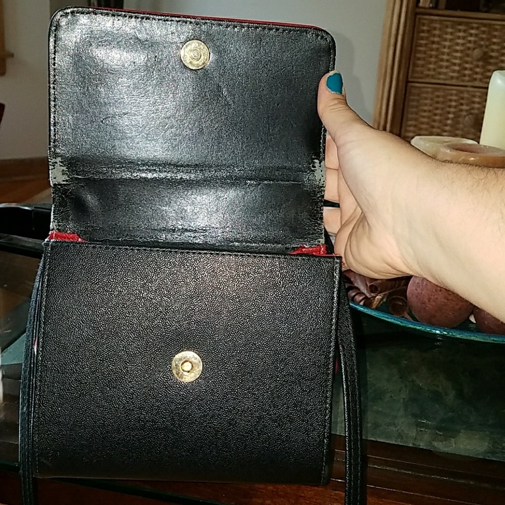 ⭐ Vintage Red & Black Crossbody - Picture 5 of 8