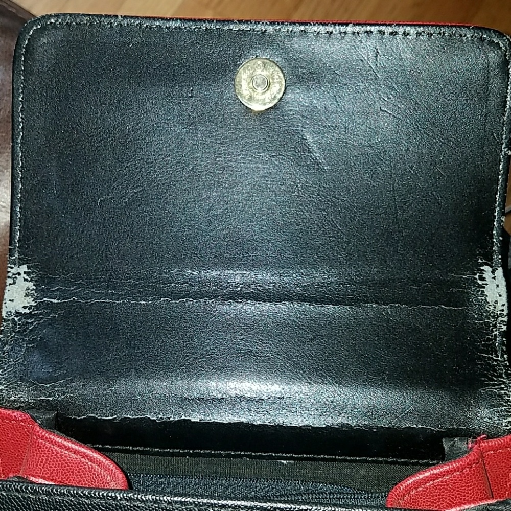 ⭐ Vintage Red & Black Crossbody - Picture 7 of 8