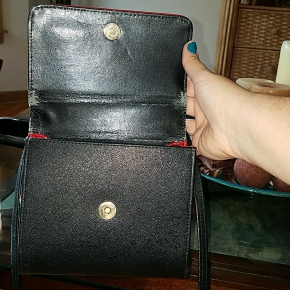 ⭐ Vintage Red & Black Crossbody - Picture 5 of 8