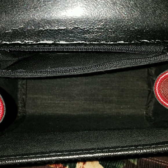 ⭐ Vintage Red & Black Crossbody - Picture 6 of 8