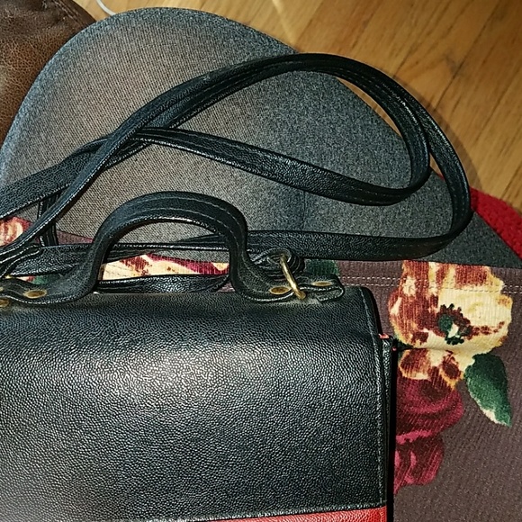 ⭐ Vintage Red & Black Crossbody - Picture 8 of 8