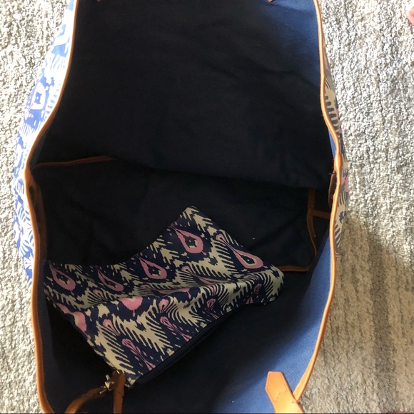 Stella & Dot Reversible Voyage Tote - Picture 4 of 4