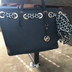 Michael Kors Authentic-navy blue