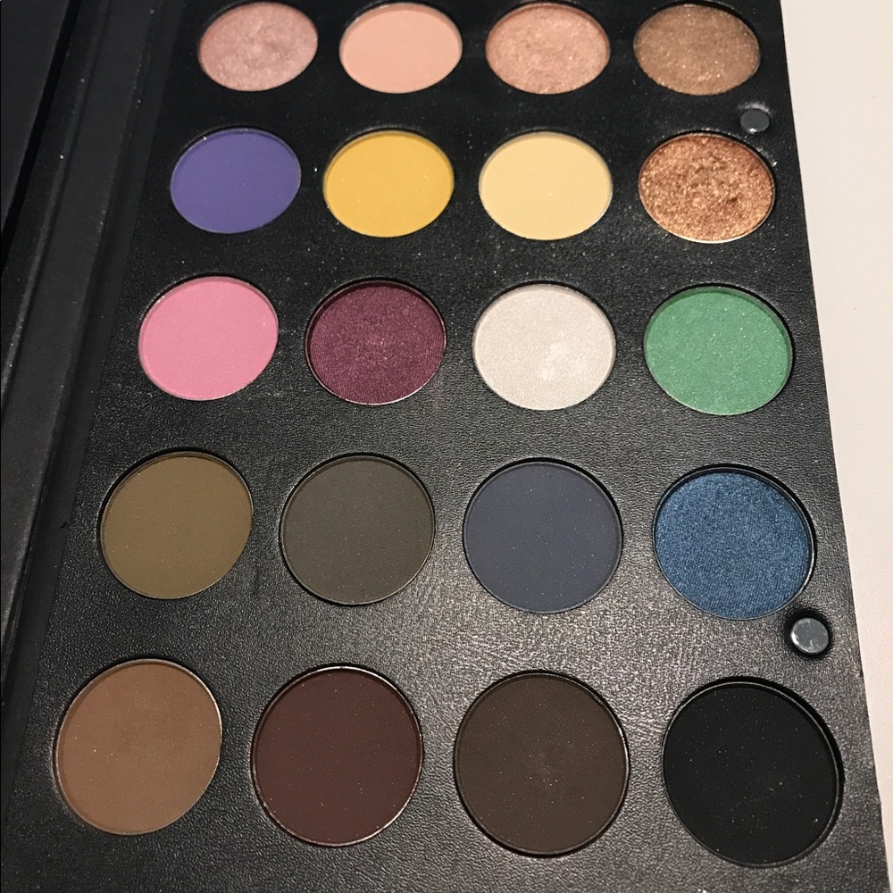 Ofra Professional Eyeshadow Palette