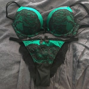 NWOT Very Sexy Bra Panty Set