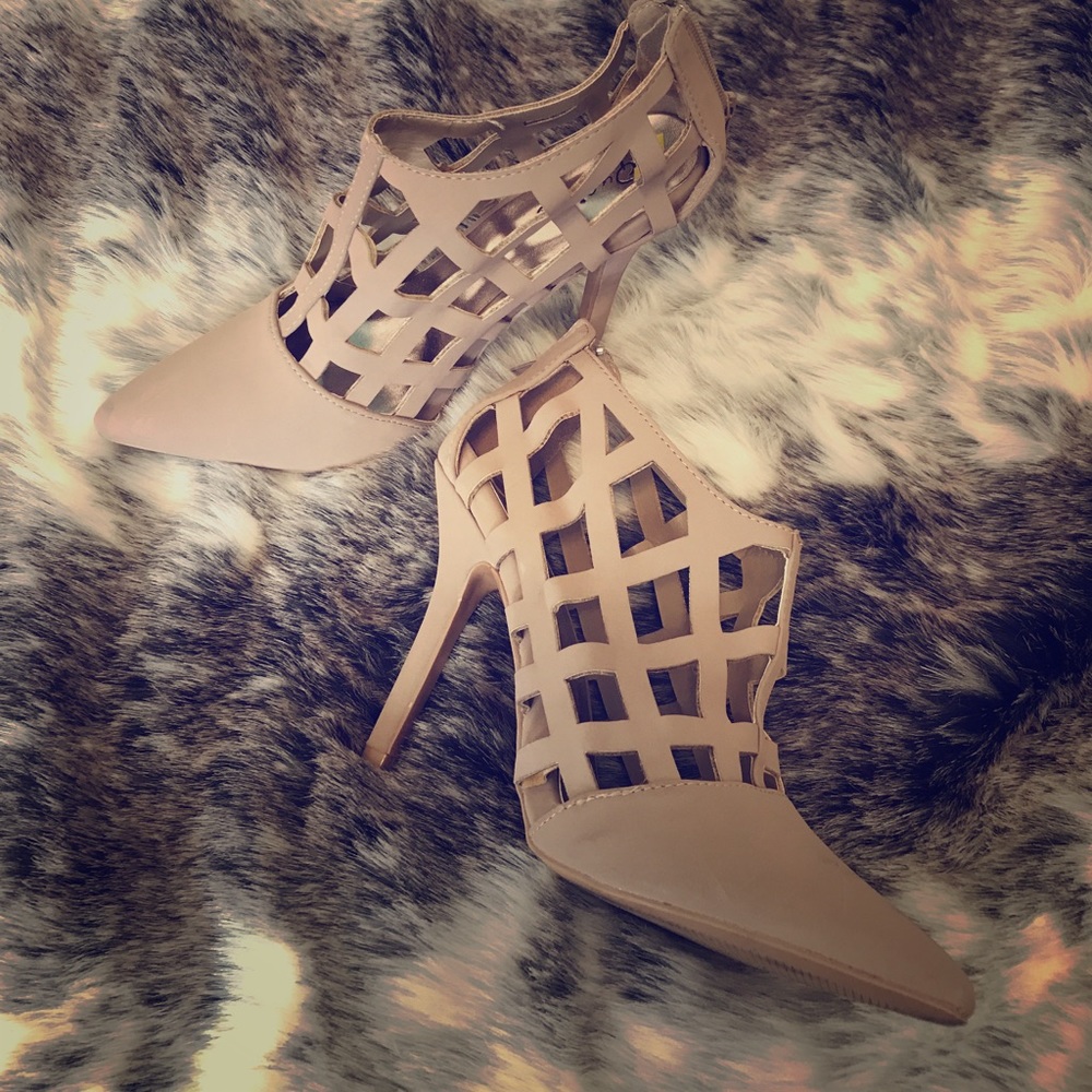 Cages heels